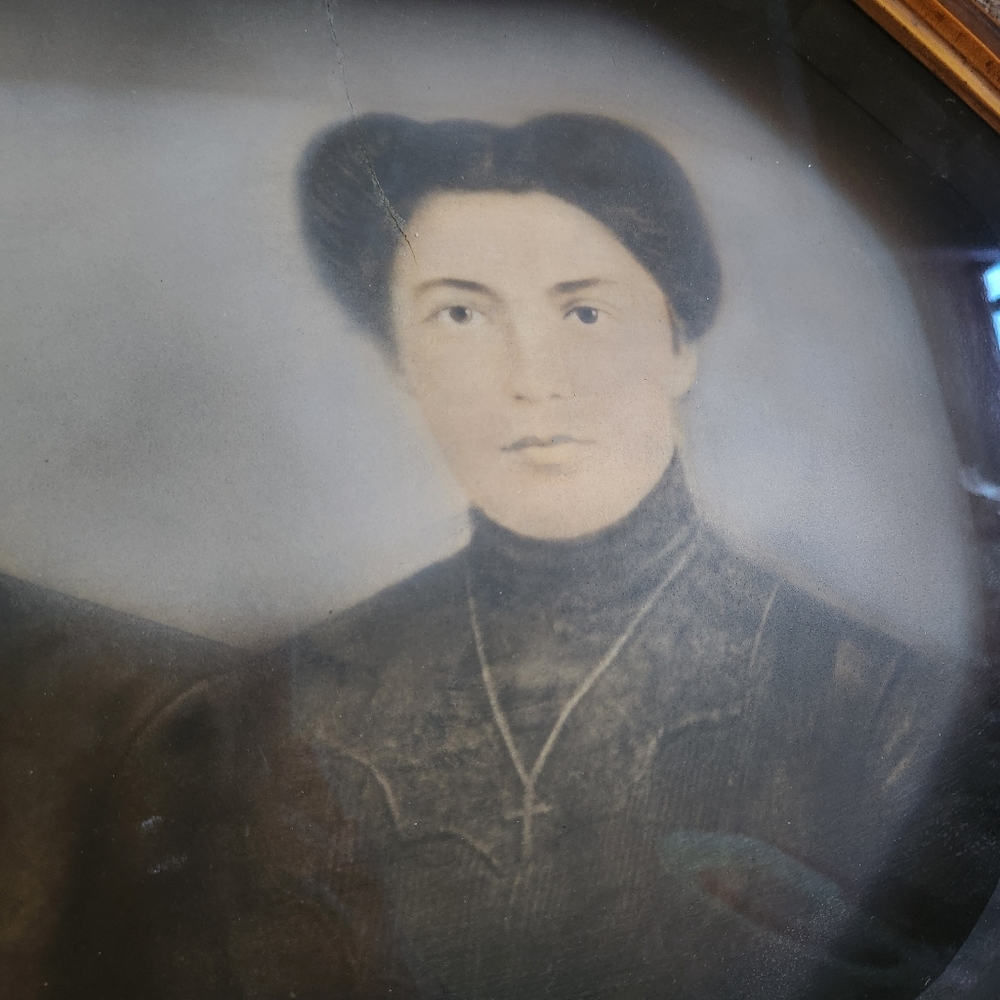 Antique Charcoal Drawing Art Wood Ornate Floral Frame Convex Bubble Glass Gold - Picture 3 of 15